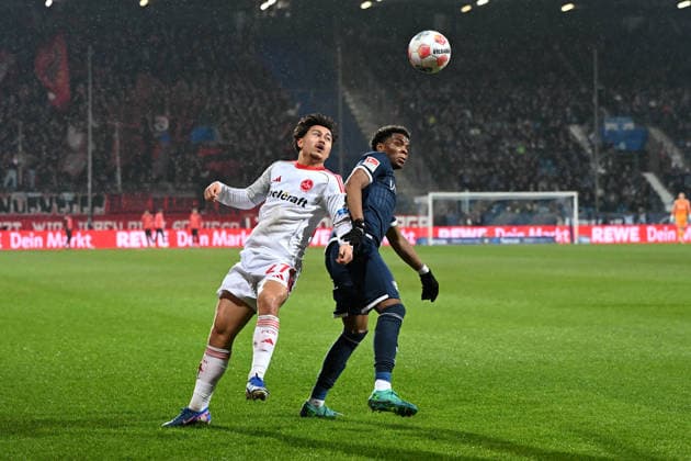Justin von der Hitz (1. FC Nuernberg) und Farid Alfa-Ruprecht (VfL Bochum) im Zweikampf waehrend des spiels der 2. Bundesliga zwischen VfL Bochum und 1. FC Nürnberg, Vonovia Ruhrstadion am 20. February 2026 in Bochum, Deutschland. (Foto von Ralf Treese DeFodi Images) +++ Justin von der Hitz (1. FC Nuernberg) und Farid Alfa-Ruprecht (VfL Bochum) battle for the ball during the 2. Bundesliga match between VfL Bochum and 1. FC Nürnberg at Vonovia Ruhrstadion on February 20, 2026 in Bochum, Germany. (Photo by Ralf Treese DeFodi Images) (Photo by Ralf Treese DeFodi Images) -