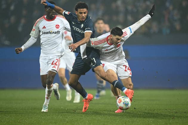Francis ONYEKA (BO) gegen Luka LOCHOSHVILI (N) Aktion, Zweikampf, Fussball 2. Bundesliga, 23. Spieltag, matchday 23, VfL Bochum (BO) - 1. FC Nuernberg am 20.02.2026, Vonovia Ruhrstadion Bochum Deutschland. DFL regulations prohibit any use of photographs as image sequences and or quasi-video Ã‚Â