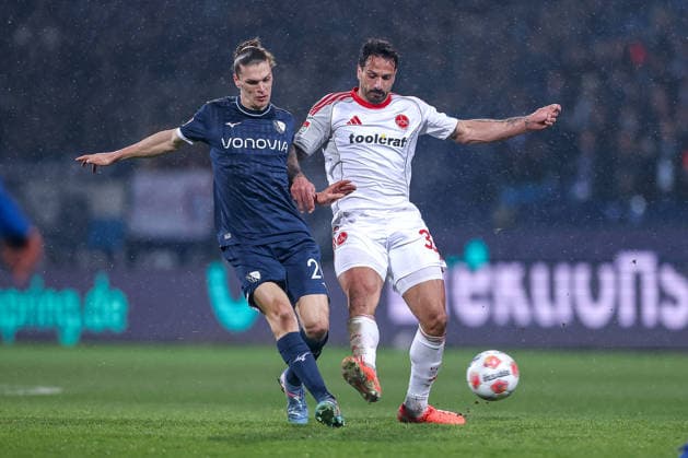 20.02.2026, Fußball, VfL Bochum - 1. FC Nürnberg, 2. Fußball Bundesliga, 23. Spieltag, Vonovia Ruhrstadion, Saison 2025 2026: Noah Loosli (VfL Bochum 20) im Zweikampf gegen Adriano Grimaldi (1FC Nuernberg 33) DFB regulations prohibit any use of photographs as image sequences and or quasi-video. Nordrhein-Westfalen Deutschland