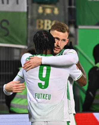 20.02.2026 - Fussball - Saison 2025 2026 - 2. Fussball - Bundesliga - 23. Spieltag: SpVgg Greuther Fürth ( Kleeblatt SGF ) - DSC Arminia Bielefeld - Sportfoto Zink MeZi - xmexzix - DFL regulations prohibit any use of photographs as image sequences and or quasi-video - only for editorial use - Torjubel Jubel Freude nach Treffer Tor Torschuß zum 2:1 durch Dennis Srbeny (7, SpVgg Greuther Fürth ) mit Noel Futkeu (9, SpVgg Greuther Fürth )