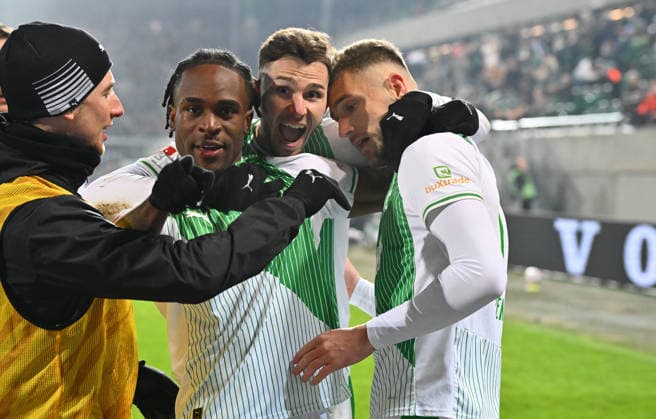 20.02.2026 - Fussball - Saison 2025 2026 - 2. Fussball - Bundesliga - 23. Spieltag: SpVgg Greuther Fürth ( Kleeblatt SGF ) - DSC Arminia Bielefeld - Sportfoto Zink - xwoxzix - DFL regulations prohibit any use of photographs as image sequences and or quasi-video - only for editorial use - Torjubel Jubel Freude nach Treffer Tor Torschuß zum 2:1 durch Dennis Srbeny (7, SpVgg Greuther Fürth ) - Noel Futkeu (9, SpVgg Greuther Fürth )Branimir Hrgota (10, SpVgg Greuther Fürth ) Dennis Srbeny (7, SpVgg Greuther Fürth )