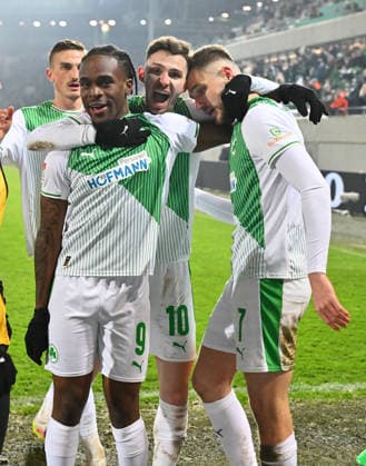 20.02.2026 - Fussball - Saison 2025 2026 - 2. Fussball - Bundesliga - 23. Spieltag: SpVgg Greuther Fürth ( Kleeblatt SGF ) - DSC Arminia Bielefeld - Sportfoto Zink - xwoxzix - DFL regulations prohibit any use of photographs as image sequences and or quasi-video - only for editorial use - Torjubel Jubel Freude nach Treffer Tor Torschuß zum 2:1 durch Dennis Srbeny (7, SpVgg Greuther Fürth ) - Noel Futkeu (9, SpVgg Greuther Fürth ) Branimir Hrgota (10, SpVgg Greuther Fürth ) Dennis Srbeny (7, SpVgg Greuther Fürth )