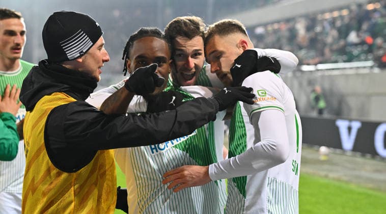 20.02.2026 - Fussball - Saison 2025 2026 - 2. Fussball - Bundesliga - 23. Spieltag: SpVgg Greuther Fürth ( Kleeblatt SGF ) - DSC Arminia Bielefeld - Sportfoto Zink - xwoxzix - DFL regulations prohibit any use of photographs as image sequences and or quasi-video - only for editorial use - Torjubel Jubel Freude nach Treffer Tor Torschuß zum 2:1 durch Dennis Srbeny (7, SpVgg Greuther Fürth ) - Florian Leimeister (Athletik-Trainer SpVgg Greuther Fürth) Noel Futkeu (9, SpVgg Greuther Fürth ) Branimir Hrgota (10, SpVgg Greuther Fürth ) Dennis Srbeny (7, SpVgg Greuther Fürth )