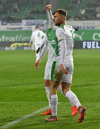 20.02.2026 - Fussball - Saison 2025 2026 - 2. Fussball - Bundesliga - 23. Spieltag: SpVgg Greuther Fürth ( Kleeblatt SGF ) - DSC Arminia Bielefeld - Sportfoto Zink - xwoxzix - DFL regulations prohibit any use of photographs as image sequences and or quasi-video - only for editorial use - Torjubel Jubel Freude nach Treffer Tor Torschuß zum 2:1 durch Dennis Srbeny (7, SpVgg Greuther Fürth ) - ballt Faust Fäuste