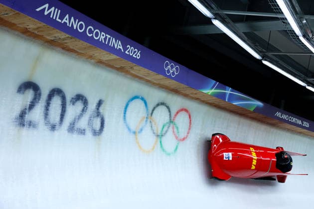 Olympische Winterspiele Milano Cortina 2026 Bob Zweierbob Frauen am 20.02.2026 im Cortina Sliding Centre in Cortina d™Ampezzo Qing Ying Yu Wang ( China ) *** Olympic Winter Games Milano Cortina 2026 Bobsleigh two-man women on 20 02 2026 at the Cortina Sliding Center in Cortina d™Ampezzo Qing Ying Yu Wang China xMSx