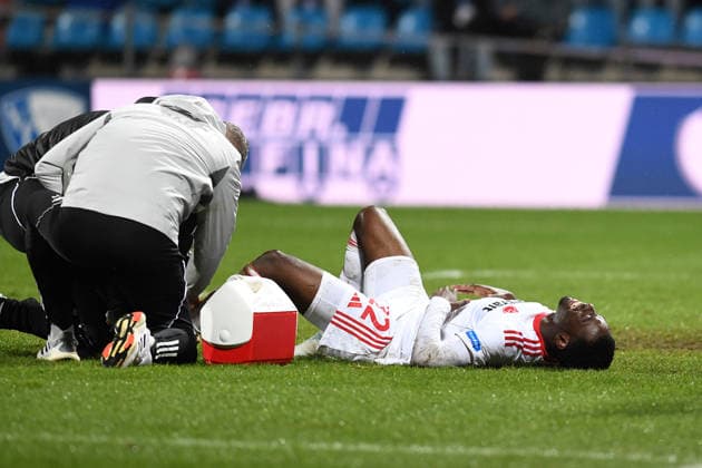 Rabby Nzingoula (1. FC Nuernberg) verletzt waehrend des spiels der 2. Bundesliga zwischen VfL Bochum und 1. FC Nürnberg, Vonovia Ruhrstadion am 20. February 2026 in Bochum, Deutschland. (Foto von Ralf Treese DeFodi Images) +++ Rabby Nzingoula (1. FC Nuernberg) injured during the 2. Bundesliga match between VfL Bochum and 1. FC Nürnberg at Vonovia Ruhrstadion on February 20, 2026 in Bochum, Germany. (Photo by Ralf Treese DeFodi Images) (Photo by Ralf Treese DeFodi Images) -
