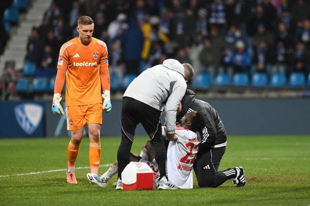 Rabby Nzingoula (1. FC Nuernberg) verletzt waehrend des spiels der 2. Bundesliga zwischen VfL Bochum und 1. FC Nürnberg, Vonovia Ruhrstadion am 20. February 2026 in Bochum, Deutschland. (Foto von Ralf Treese DeFodi Images) +++ Rabby Nzingoula (1. FC Nuernberg) injured during the 2. Bundesliga match between VfL Bochum and 1. FC Nürnberg at Vonovia Ruhrstadion on February 20, 2026 in Bochum, Germany. (Photo by Ralf Treese DeFodi Images) (Photo by Ralf Treese DeFodi Images) -