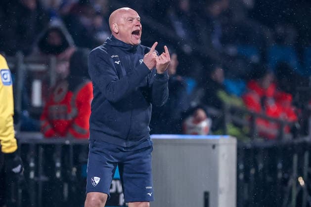 20.02.2026, Fußball, VfL Bochum - 1. FC Nürnberg, 2. Fußball Bundesliga, 23. Spieltag, Vonovia Ruhrstadion, Saison 2025 2026: Cheftrainer Uwe Rösler (VfL Bochum hc) gestikulierend am Spielfeldrand DFB regulations prohibit any use of photographs as image sequences and or quasi-video. Nordrhein-Westfalen Deutschland