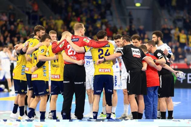 RECORD DATE NOT STATED Szene mit David Späth (29; Rhein Neckar Löwen), Steven Plucnar Jacobsen (9; Rhein Neckar Löwen), Tim Suton (23; TBV Lemgo) und Frederik Simak (8; TBV Lemgo) Szene mit David Späth (29; Rhein Neckar Löwen) und Tim Suton (23; TBV Lemgo)