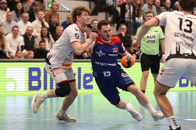 Zweikampf, Duell, Kampf, tackle, duel, duel, fight, tackle Magnus Holpert (VfL Lübeck Schwartau, 22), Merlin Fuss (HBW Balingen-Weilstetten, 13) HBW Balingen Weilstetten - VFL Luebeck-Schwartau, Handball 2.Bundesliga, 20.Spieltag, Saison 2025 2026, 20.02.26 HBW Balingen Weilstetten - VFL Luebeck-Schwartau, Handball 2.Bundesliga, Spieltag 20, Saison 2025 2026, 20.02.26 Balingen Copyright: xEibner-Pressefoto KirstenxThiemax