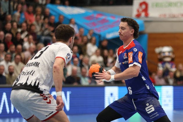 Zweikampf, Duell, Kampf, tackle, duel, duel, fight, tackle Ole Schramm (VfL Lübeck Schwartau, 13) Mex Raguse (HBW Balingen-Weilstetten, 06) HBW Balingen Weilstetten - VFL Luebeck-Schwartau, Handball 2.Bundesliga, 20.Spieltag, Saison 2025 2026, 20.02.26 HBW Balingen Weilstetten - VFL Luebeck-Schwartau, Handball 2.Bundesliga, Spieltag 20, Saison 2025 2026, 20.02.26 Balingen Copyright: xEibner-Pressefoto KirstenxThiemax
