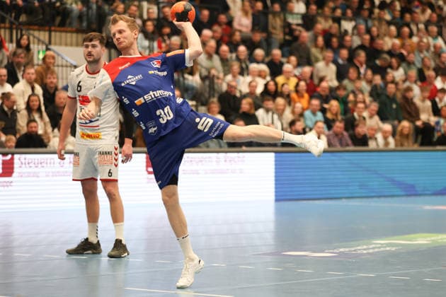 Sascha Pfattheicher (HBW Balingen-Weilstetten, 30) beim 7 Meter, Torwurf, wirft auf das Tor, Torchance HBW Balingen Weilstetten - VFL Luebeck-Schwartau, Handball 2.Bundesliga, 20.Spieltag, Saison 2025 2026, 20.02.26 HBW Balingen Weilstetten - VFL Luebeck-Schwartau, Handball 2.Bundesliga, Spieltag 20, Saison 2025 2026, 20.02.26 Balingen Copyright: xEibner-Pressefoto KirstenxThiemax
