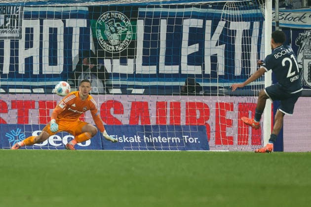 Bochum, Germany, 20.02.26, Francis Onyeka (VfL Bochum) schiesst das 1:1 durch 11 Meter während des Spiels der 2. Bundesliga zwischen VfL 1848 Bochum - 1. FC Nuernberg im Vonovia Ruhrstadion in Bochum. (Photo by Joachim Bywaletz) DFB DFL REGULATIONS PROHIBIT ANY USE OF PHOTOGRAPHS AS IMAGE SEQUENCES AND OR QUASI-VIDEO.