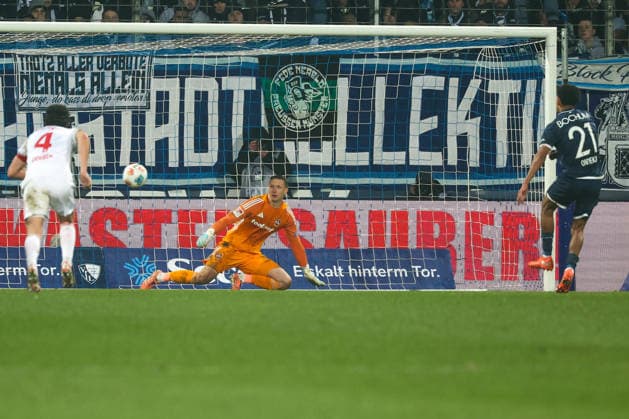 Bochum, Germany, 20.02.26, Francis Onyeka (VfL Bochum) schiesst das 1:1 durch 11 Meter während des Spiels der 2. Bundesliga zwischen VfL 1848 Bochum - 1. FC Nuernberg im Vonovia Ruhrstadion in Bochum. (Photo by Joachim Bywaletz) DFB DFL REGULATIONS PROHIBIT ANY USE OF PHOTOGRAPHS AS IMAGE SEQUENCES AND OR QUASI-VIDEO.