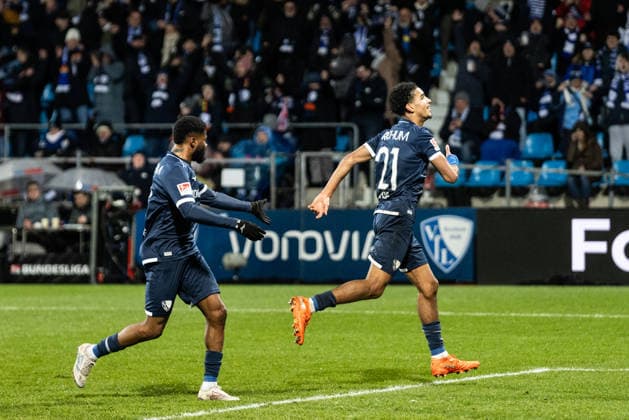 2. Fußball Bundesliga: VfL Bochum - 1. FC Nürnberg; 20.02.2026 VfL Bochum bejubelt das Tor, 1:1 durch Francis Onyeka (VfL Bochum, 21) 2. Fußball Bundesliga: VfL Bochum - 1. FC Nürnberg; Vonovia-Ruhrstadion, Bochum; 20.02.2026 DFL regulations prohibit any use of photographs as image sequences and or quasi video.