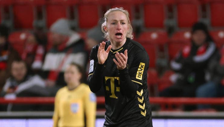 Pauline Bremer jubelt und feuert an nach 1:1 Ausgleich Freude Emotion Jubel Fußball Fussball Bundesliga Damen Frauen Saison 2025 2026 20.02.2026 1.FC Union Berlin vs. 1.FC Köln DFL regulations prohibit any use of photographs as image sequences and or quasi-video