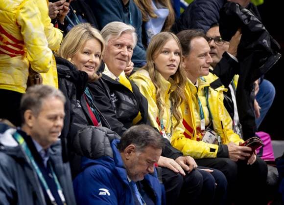 MILAN - Queen Mathilde, King Philippe, and Princess Eleonore of Belgium during the 1500-meter short track Speed skating, Eisschnelllauf quarterfinals at the Milan Ice Skating Arena at the Milan Winter Olympics. SEM VAN DER WAL ANP xVIxANPxSportx xxANPxIVx 551305054 originalFilename: 551305054.jpg