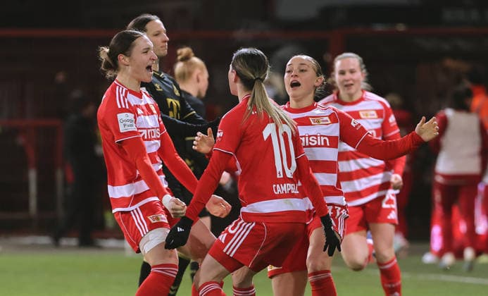 Eileen Campbell (10) jubelt nach 2:1 mit Teamkolleginnen Freude Emotion Jubel Fußball Fussball Bundesliga Damen Frauen Saison 2025 2026 20.02.2026 1.FC Union Berlin vs. 1.FC Köln DFL regulations prohibit any use of photographs as image sequences and or quasi-video