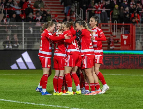 Fußball, Frauen, Saison 2025 2026, Google Pixel Frauen-Bundesliga (19. Spieltag), 1. FC Union Berlin - 1. FC Köln, v. l. Ida Heikkinen (1. FC Union), Eileen Campbell (1. FC Union), Lia Kamber (1. FC Union), Naika Reissner (1. FC Union), Tanja Pawollek (1. FC Union), Amber Tysiak (1. FC Union), Jubel nach Tor zum 2:1, 20.02. 2026, Copyright: xMatthiasxKochx