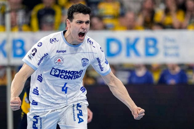 Torschütze Samuel Zehnder (TBV, 4), Spieler der TBV Lemgo, jubelt über ein Tor, Jubel, jubeln, Torjubel, Torerfolg, celebrate the goal, goal, celebration, jubelt ueber das Tor, Freuen, Freude, freut sich, optimistisch, positiv, Spielszene, Highlight, Einzelbild, Einzelfoto, Aktion, Action, 20.02.2026, Mannheim (Deutschland), Handball, Bundesliga, Rhein-Neckar Löwen - TBV Lemgo Lippe