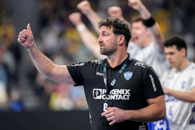 Florian Kehrmann (Trainer, Cheftrainer, TBV Lemgo), mit Daumen nach oben, Geste, Gestik, zuversichtlich, positiv, optimistisch, Freude, freuen, freut sich, Einzelbild, Einzelfoto, Aktion, Action, 20.02.2026, Mannheim (Deutschland), Handball, Bundesliga, Rhein-Neckar Löwen - TBV Lemgo Lippe