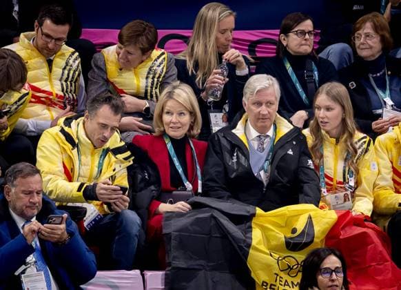 MILAN - Queen Mathilde, King Philippe, and Princess Eleonore of Belgium during the 1500-meter short track Speed skating, Eisschnelllauf quarterfinals at the Milan Ice Skating Arena at the Milan Winter Olympics. ROBIN VAN LONKHUIJSEN ANP xVIxANPxSportx xxANPxIVx 551305396 originalFilename: 551305396.jpg