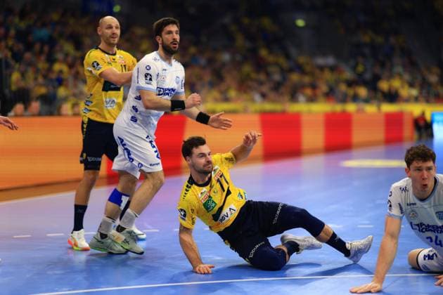 RECORD DATE NOT STATED Szene mit Lukas Sandell (11; Rhein Neckar Löwen), Tim Suton (23; TBV Lemgo), Dani Baijens (77; Rhein Neckar Löwen) und Joël Willecke (24; TBV Lemgo) Szene mit Lukas Sandell (11; Rhein Neckar Löwen) und Tim Suton (23; TBV Lemgo)
