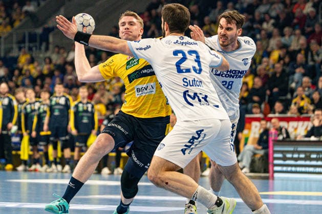 20.02.2026, xdaymx, Handball Daikin HBL, Rhein Neckar Loewen - TBV Lemgo Lippe vl. Haukur Thrastarson (RNL) Tim Suton und Hendrik Wagner (Lemgo Lippe) (DFL DFB REGULATIONS PROHIBIT ANY USE OF PHOTOGRAPHS as IMAGE SEQUENCES and or QUASI-VIDEO) Mannheim