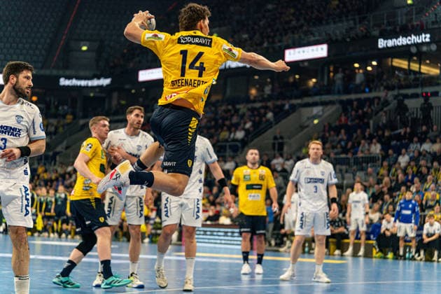 20.02.2026, xdaymx, Handball Daikin HBL, Rhein Neckar Loewen - TBV Lemgo Lippe Gino Steenaearts beim Torabschluss (RNL) (DFL DFB REGULATIONS PROHIBIT ANY USE OF PHOTOGRAPHS as IMAGE SEQUENCES and or QUASI-VIDEO) Mannheim