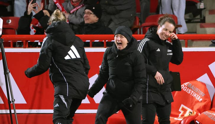 Trainerin Ailien Poese jubelt nach Spielende Sieg Freude Emotion Jubel Fußball Fussball Bundesliga Damen Frauen Saison 2025 2026 20.02.2026 1.FC Union Berlin vs. 1.FC Köln DFL regulations prohibit any use of photographs as image sequences and or quasi-video