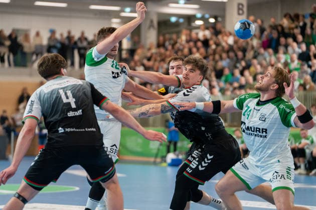 Handball I Herren I Saison 2025-2026 I 2. Bundesliga I 20. Spieltag I HC Oppenweiler Backnang - TUSEM Essen I 20.02.2026 Nick Fröhlich (10, HC Oppenweiler Backnang) mit dem Pass auf Kreisläufer Lukas Süsser (74, HC Oppenweiler Backnang) Backnang Murrtal Arena Baden-Württemberg Deutschland Copyright: xLobeca MaxxPetershansx