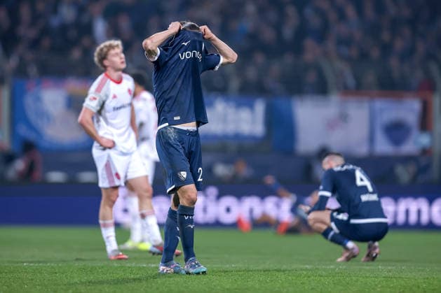 20.02.2026, Fußball, VfL Bochum - 1. FC Nürnberg, 2. Fußball Bundesliga, 23. Spieltag, Vonovia Ruhrstadion, Saison 2025 2026: Gemischte Gefühle bei den Spielern nach dem 1:1 Unentschieden. Noah Loosli (VfL Bochum 20) enttäuscht Enttäuschung DFB regulations prohibit any use of photographs as image sequences and or quasi-video. Nordrhein-Westfalen Deutschland