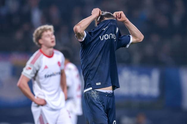 20.02.2026, Fußball, VfL Bochum - 1. FC Nürnberg, 2. Fußball Bundesliga, 23. Spieltag, Vonovia Ruhrstadion, Saison 2025 2026: Gemischte Gefühle bei den Spielern nach dem 1:1 Unentschieden. Noah Loosli (VfL Bochum 20) enttäuscht Enttäuschung DFB regulations prohibit any use of photographs as image sequences and or quasi-video. Nordrhein-Westfalen Deutschland