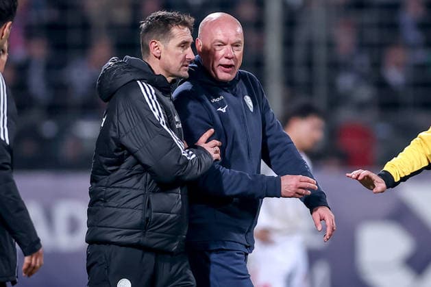 20.02.2026, Fußball, VfL Bochum - 1. FC Nürnberg, 2. Fußball Bundesliga, 23. Spieltag, Vonovia Ruhrstadion, Saison 2025 2026: Cheftrainer Miroslav Klose (1FC Nuernberg hc) neben Cheftrainer Uwe Rösler (VfL Bochum hc) nach dem Spiel Arm in Arm DFB regulations prohibit any use of photographs as image sequences and or quasi-video. Nordrhein-Westfalen Deutschland
