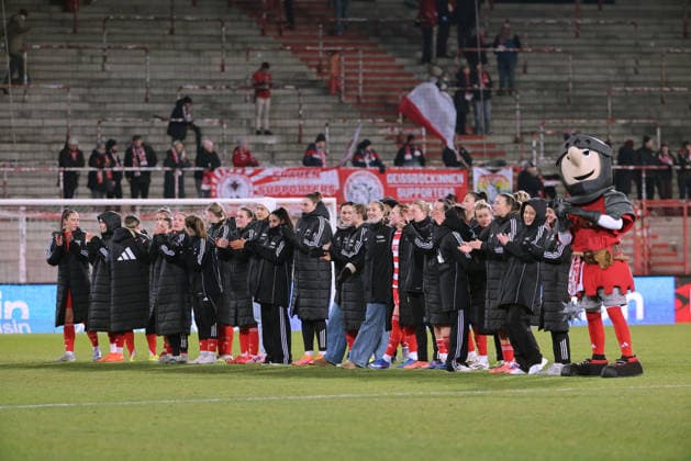 Union Frauenmannschaft jubelt nach Spielende vor den Fans Freude Emotion Jubel Fußball Fussball Bundesliga Damen Frauen Saison 2025 2026 20.02.2026 1.FC Union Berlin vs. 1.FC Köln DFL regulations prohibit any use of photographs as image sequences and or quasi-video