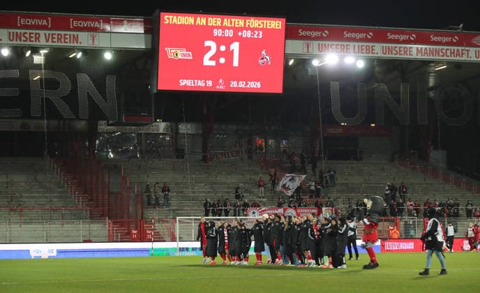 Union Frauenmannschaft jubelt nach Spielende vor den Fans Freude Emotion Jubel Fußball Fussball Bundesliga Damen Frauen Saison 2025 2026 20.02.2026 1.FC Union Berlin vs. 1.FC Köln DFL regulations prohibit any use of photographs as image sequences and or quasi-video