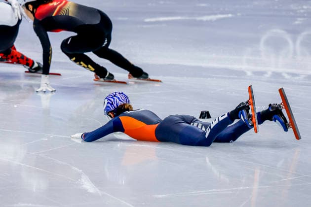 Milano Cortina 2026 Winter Olympics, Short Track Speed skating, Eisschnelllauf Italy crash Michelle Velzeboer of the Netherlands competing on the Short Track Speed Skating Women s 1500m Quarterfinals on Day 14 of the Milano Cortina 2026 Winter Olympics at the Milano Speed Skating Stadium in Milan, Italy, February 20, 2026. Milan Italy  Copyright: xMatrixxImagesx xHenkxJanxDijksx