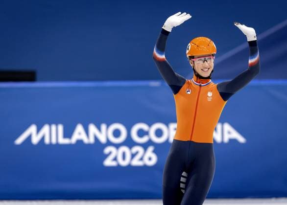 MILAN - Suzanne Schulting during the 1500-meter short track Speed skating, Eisschnelllauf quarterfinals at the Milan Ice Skating Arena at the Milan Winter Olympics. ROBIN VAN LONKHUIJSEN ANP xVIxANPxSportx xxANPxIVx 551307369 originalFilename: 551307369.jpg