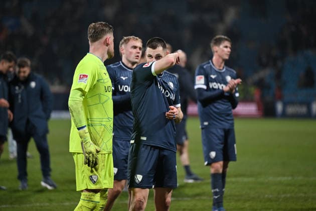 Torwart Timo Horn (VfL Bochum), Matus Bero (VfL Bochum), v.li., nach dem Spiel 20.02.2026, Fussball 2. Bundesliga, Saison 2025 2026, 23. Spieltag, VfL Bochum - 1. FC Nürnberg DFL regulations prohibit any use of photographs as image sequences and or quasi-video Bochum Vonovia Ruhrstadion Nordrhein Westfalen Deutschland