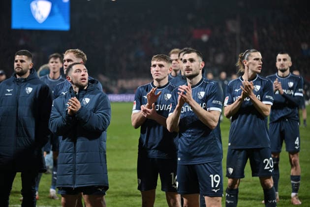 Bochums Spieler nach dem Spiel, vorne v.li., Maximilian Wittek (VfL Bochum), Callum Marshall (VfL Bochum), Matus Bero (VfL Bochum), Noah Loosli (VfL Bochum) 20.02.2026, Fussball 2. Bundesliga, Saison 2025 2026, 23. Spieltag, VfL Bochum - 1. FC Nürnberg DFL regulations prohibit any use of photographs as image sequences and or quasi-video Bochum Vonovia Ruhrstadion Nordrhein Westfalen Deutschland