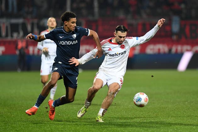 Francis Onyeka (VfL Bochum) und Berkay Yilmaz (1. FC Nuernberg) im Zweikampf waehrend des spiels der 2. Bundesliga zwischen VfL Bochum und 1. FC Nürnberg, Vonovia Ruhrstadion am 20. February 2026 in Bochum, Deutschland. (Foto von Ralf Treese DeFodi Images) +++ Francis Onyeka (VfL Bochum) und Berkay Yilmaz (1. FC Nuernberg) battle for the ball during the 2. Bundesliga match between VfL Bochum and 1. FC Nürnberg at Vonovia Ruhrstadion on February 20, 2026 in Bochum, Germany. (Photo by Ralf Treese DeFodi Images) (Photo by Ralf Treese DeFodi Images) -