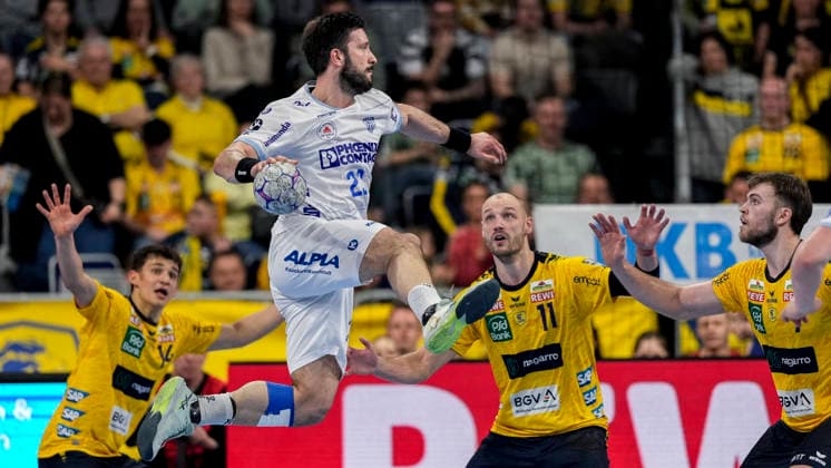 v.li.: Gino Steenaerts (RNL, 14), Tim Suton (TBV, 23), Lukas Sandell (RNL, 11), Steven Plucnar Jacobsen (RNL, 9), beim Sprungwurf, Wurf, Torwurf, Action, Aktion, Spielszene, 20.02.2026, Mannheim (Deutschland), Handball, Bundesliga, Rhein-Neckar Löwen - TBV Lemgo Lippe