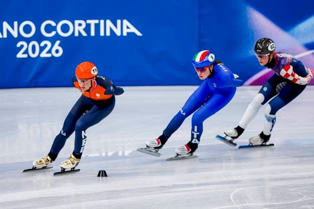 Suzanne Schulting of the Netherlands and Elisa Confortola of Italy Women s 1500m Quarterfinals, Milano Cortina 2026 Winter Olympics: Day 14, Short Track Speed skating, Eisschnelllauf - Milano Cortina 2026 Winter Olympics: Day 14, Milano Speed Skating Stadium, February 20, 2026, Milan, Italy.