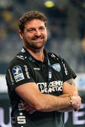 20.02.2026, xdaymx, Handball Daikin HBL, Rhein Neckar Loewen - TBV Lemgo Lippe lächelnder und strahlender Trainer Florian Kehrmann beim Auswärtsspiel bei den Rhein-Neckar Löwen (DFL DFB REGULATIONS PROHIBIT ANY USE OF PHOTOGRAPHS as IMAGE SEQUENCES and or QUASI-VIDEO) Mannheim