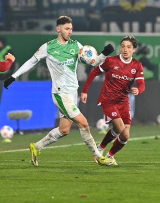 20.02.2026 - Fussball - Saison 2025 2026 - 2. Fussball - Bundesliga - 23. Spieltag: SpVgg Greuther Fürth ( Kleeblatt SGF ) - DSC Arminia Bielefeld - Sportfoto Zink - xwoxzix - DFL regulations prohibit any use of photographs as image sequences and or quasi-video - only for editorial use - Branimir Hrgota (10, SpVgg Greuther Fürth ) Marvin Mehlem 10, Arminia Bielefeld )