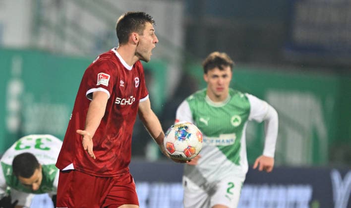 20.02.2026 - Fussball - Saison 2025 2026 - 2. Fussball - Bundesliga - 23. Spieltag: SpVgg Greuther Fürth ( Kleeblatt SGF ) - DSC Arminia Bielefeld - Sportfoto Zink - xwoxzix - DFL regulations prohibit any use of photographs as image sequences and or quasi-video - only for editorial use - Robin Knoche (31, Arminia Bielefeld ) sauer unzufrieden