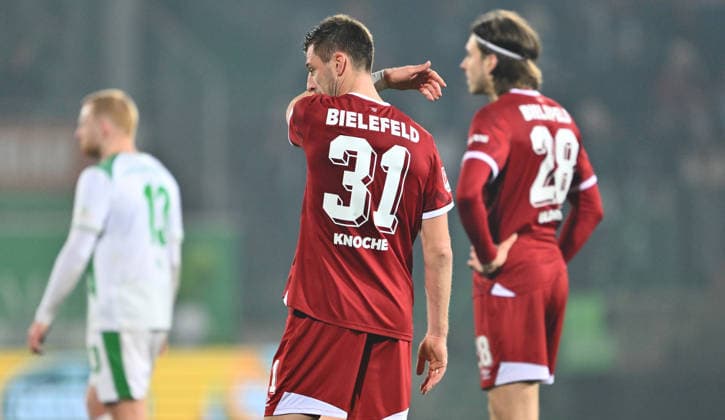 20.02.2026 - Fussball - Saison 2025 2026 - 2. Fussball - Bundesliga - 23. Spieltag: SpVgg Greuther Fürth ( Kleeblatt SGF ) - DSC Arminia Bielefeld - Sportfoto Zink - xwoxzix - DFL regulations prohibit any use of photographs as image sequences and or quasi-video - only for editorial use - Robin Knoche (31, Arminia Bielefeld ) enttäuscht Enttäuschung