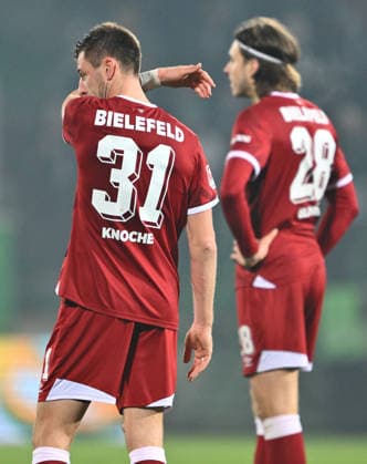 20.02.2026 - Fussball - Saison 2025 2026 - 2. Fussball - Bundesliga - 23. Spieltag: SpVgg Greuther Fürth ( Kleeblatt SGF ) - DSC Arminia Bielefeld - Sportfoto Zink - xwoxzix - DFL regulations prohibit any use of photographs as image sequences and or quasi-video - only for editorial use - Robin Knoche (31, Arminia Bielefeld ) enttäuscht Enttäuschung