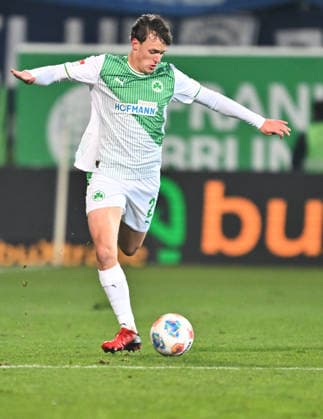 20.02.2026 - Fussball - Saison 2025 2026 - 2. Fussball - Bundesliga - 23. Spieltag: SpVgg Greuther Fürth ( Kleeblatt SGF ) - DSC Arminia Bielefeld - Sportfoto Zink - xwoxzix - DFL regulations prohibit any use of photographs as image sequences and or quasi-video - only for editorial use - Lukas Reich (2, SpVgg Greuther Fürth ) Freisteller Einzelbild