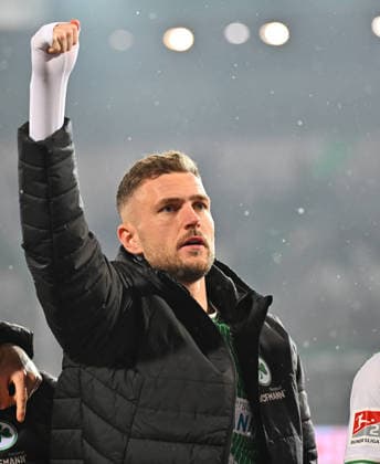 20.02.2026 - Fussball - Saison 2025 2026 - 2. Fussball - Bundesliga - 23. Spieltag: SpVgg Greuther Fürth ( Kleeblatt SGF ) - DSC Arminia Bielefeld - Sportfoto Zink MeZi - xmexzix - DFL regulations prohibit any use of photographs as image sequences and or quasi-video - only for editorial use - Dennis Srbeny (7, SpVgg Greuther Fürth ) Jubel Freude nach Spielende ballt Faust Fäuste